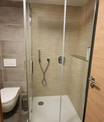 Workers Heaven Monteur - Arbeiter Διαμέρισμα *